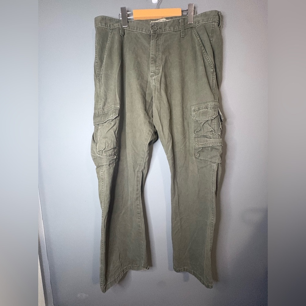 Wrangler Cargo Pants Men’s 36x30 Olive Green Utility Workwear Military Style - Picture 2 of 9